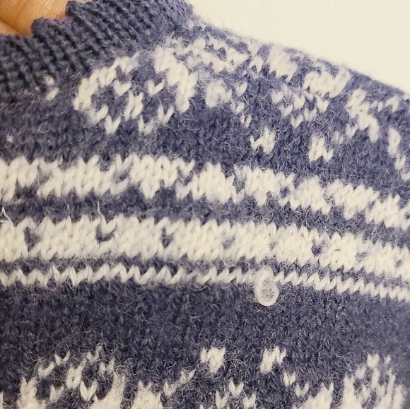 Tally Ho | Women's Vintage Blue and White 100% Wool Sweater (Size Large) - Picture 11 of 12